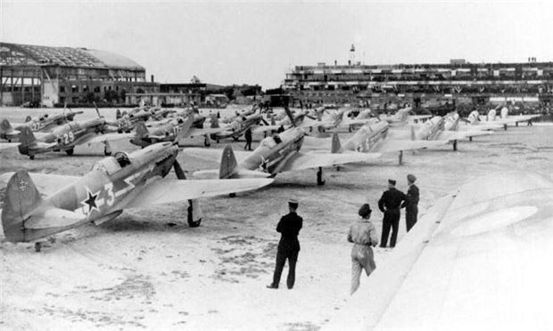 foto WWII Normandie-Niemen Yak fighters