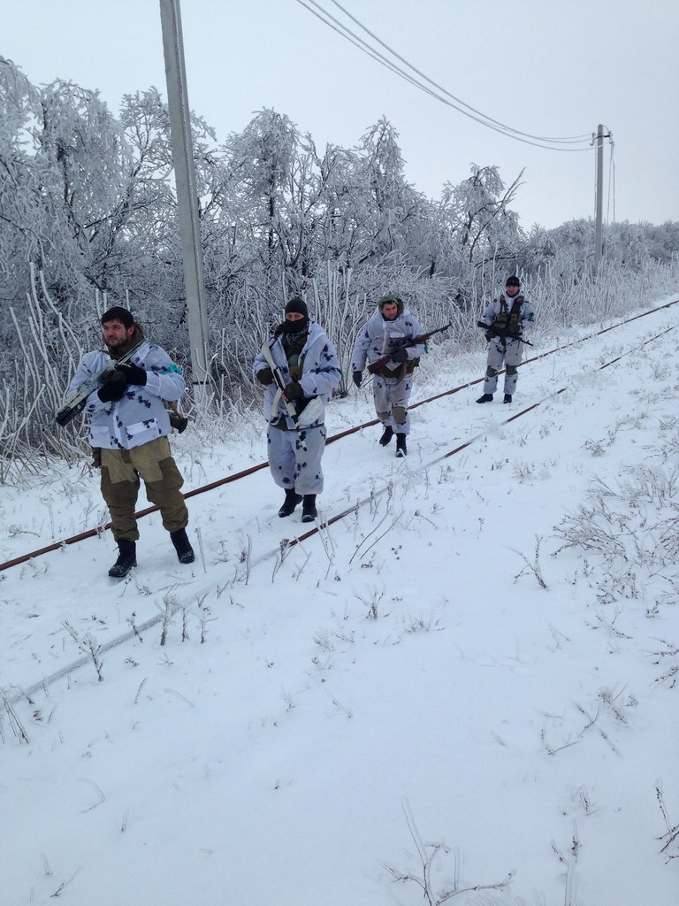 Разведгруппа ВСН в зимнем камуфляже под Дебальцево - фото