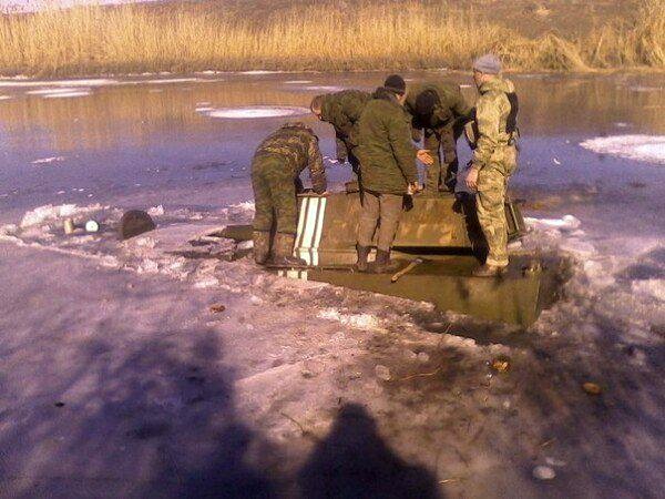 Утонувшая украинская САУ 2С1 февраль 2015