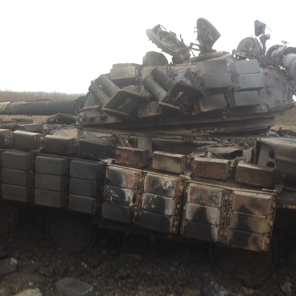 Фото Разбитый танк Т-64БВ 3-й украинской ОТБ