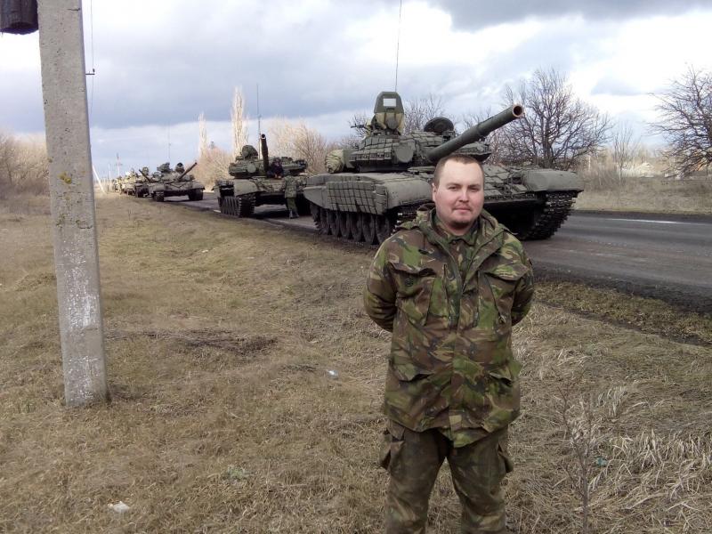 Танковая колонна ВСУ в марте 2015 г, район Волновахи. В голове - танки Т-72АВ без ОЗ. фото foto