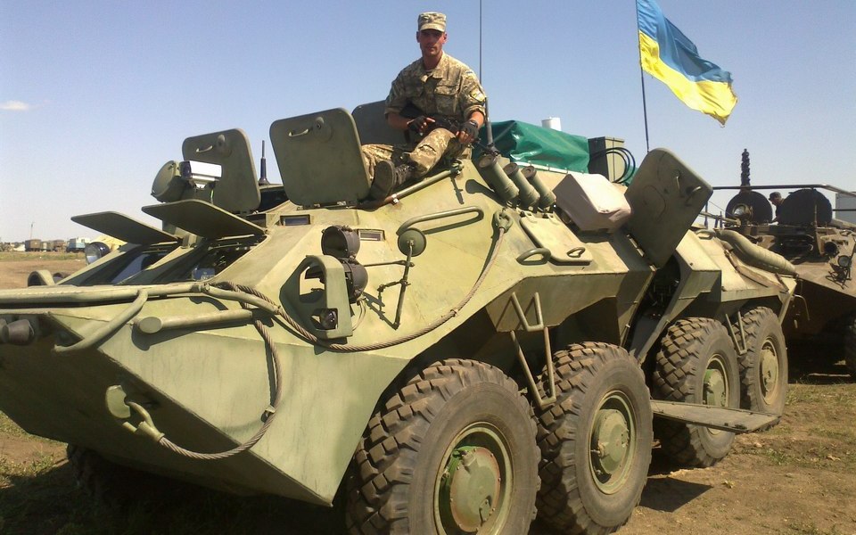 Машина управления на базе БТР-70 в украинской бригаде морской пехоты на полигоне Широкий Лан летом 2015 года