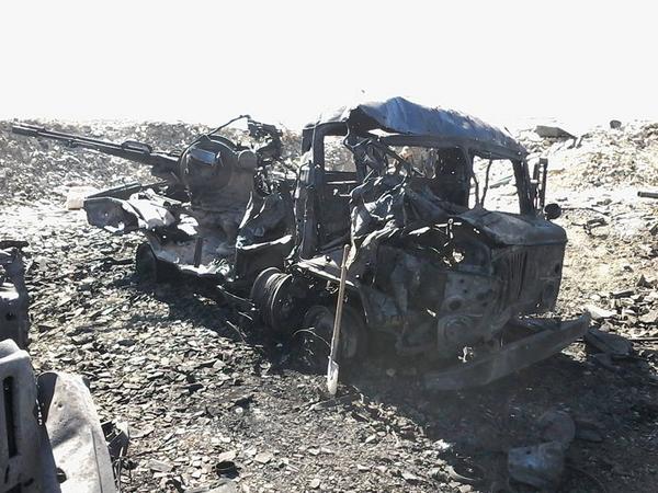 foto Destroyed guntruck of Ukrainian 79AMB