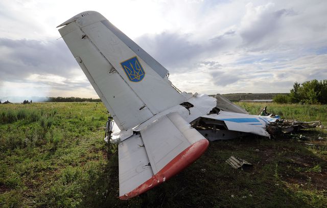 Сбитый украинский военно-транспортный самолёт Ан-26 под Изварино