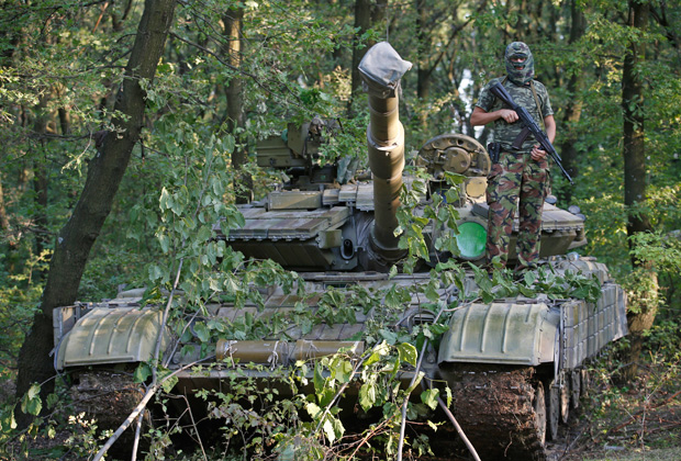 Танк батальона Восток под Донецком. Из-за совпадения названий с чеченским батальоном, укро-СМИ врут, что среди ополчения вооют одни чеченцы