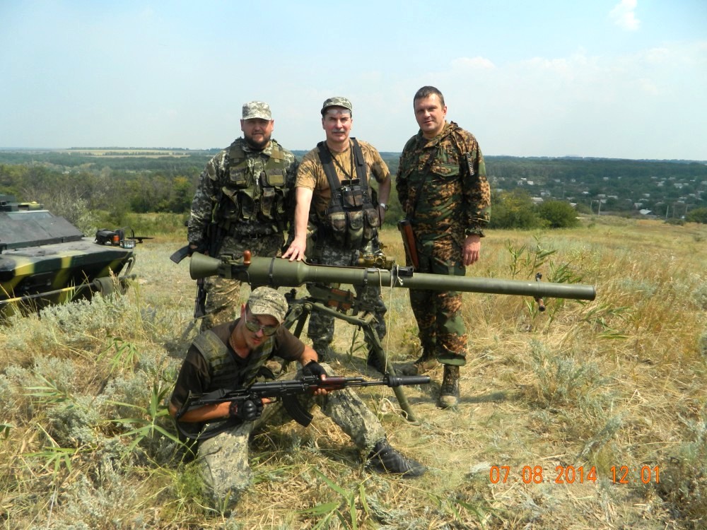 foto Soldiers of Novorossiya and 9P132 Grad-P rocket launcher