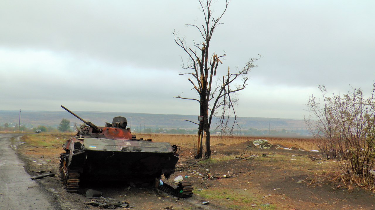 foto photo Фото 2014 Knocked out Ukrainian APC BMP-2