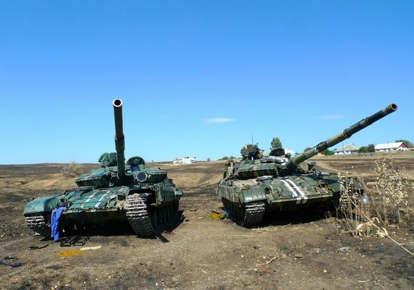 Two Ukrainian tanks T-64BV captured by the Novorussians