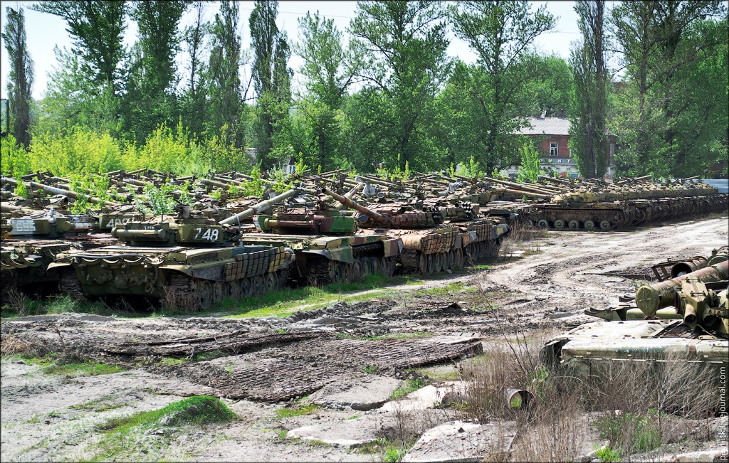 Former Soviet tanks T-72b and T-64 at Ukrainian factory in Kharkov коллаж