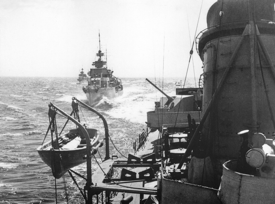 Ruski razarac tip 7-U. Тактика боевого использования миноносцев заключалась в поражении больших кораблей противника торпедами на высокой скорости, затруднявшей уничтожении их огнём корабельной артиллерии