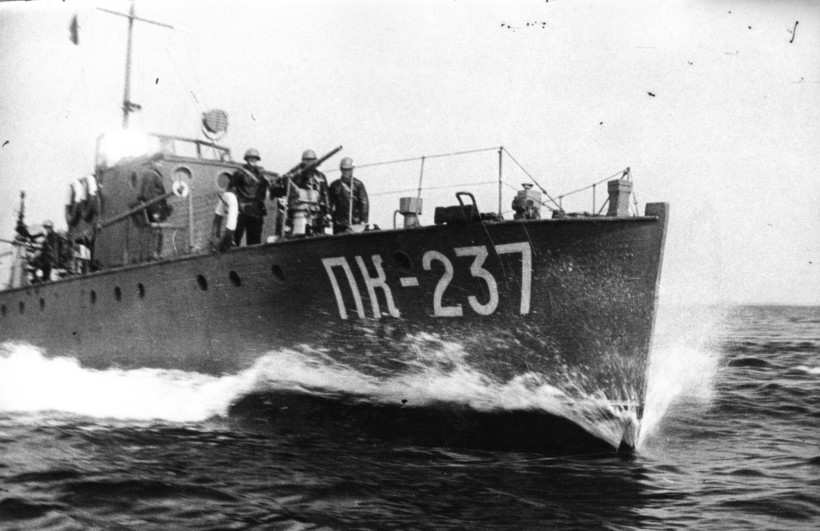 picture WW2 Soviet submarine chaser MO-2 gunboat РКВМФ