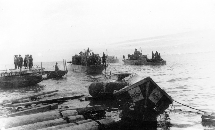 Sowjetische gepanzerte Schiff von 1124, photo WWII