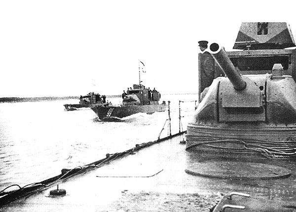 БКА ТТХ фото РККФ ВМВ Sovjet-gepantserde boot van 11-25