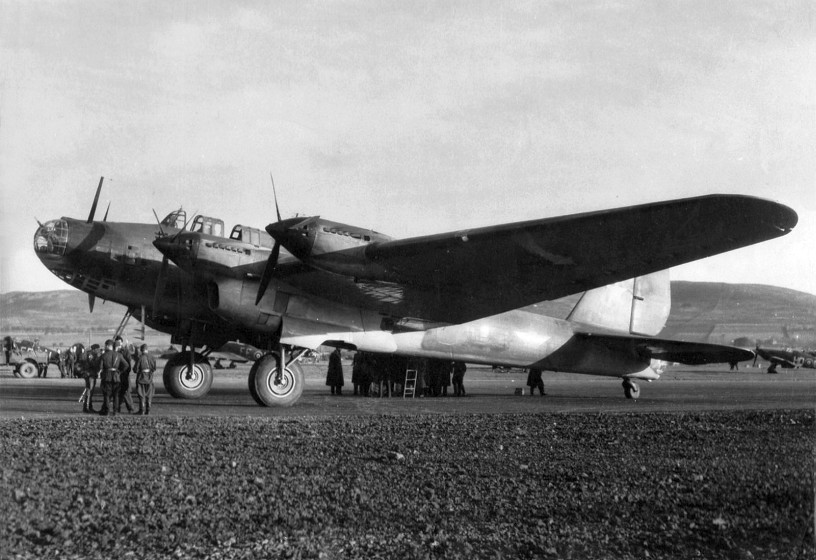 photo WWII Soviet four-engined plane Pe-8 in Dandy (Scotland) 1942
