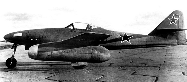 photo WWII USSR Me-262 Sturmvogel Schwalbe fighter