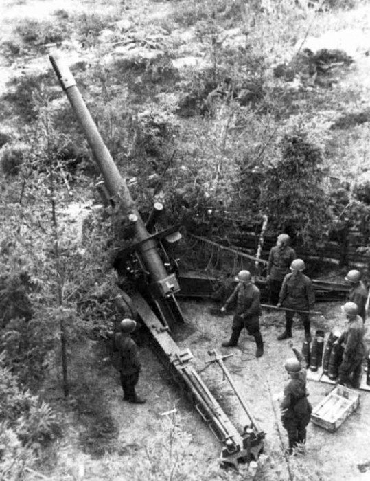 WW2 photography Soviet 152mm ML-20 howitzer