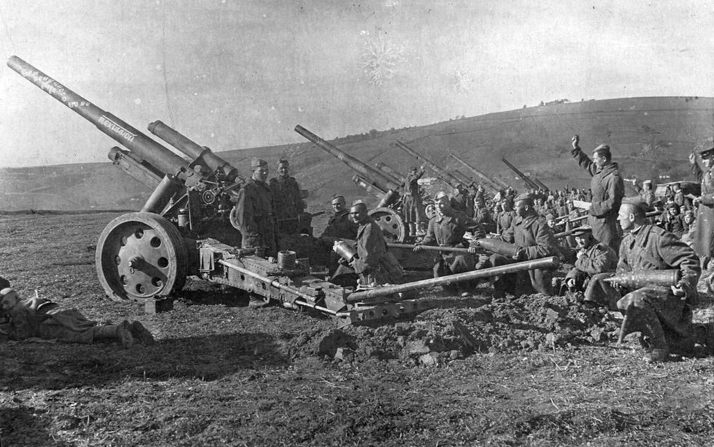 photo WWII Captured ex-German weapon in Soviet 238-th heavy howitzer artillery brigade