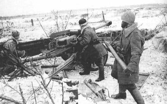 foto Antitank 75-mm guns PaK.40 (Panzerabwehrkanone 40) pressed to Soviet service