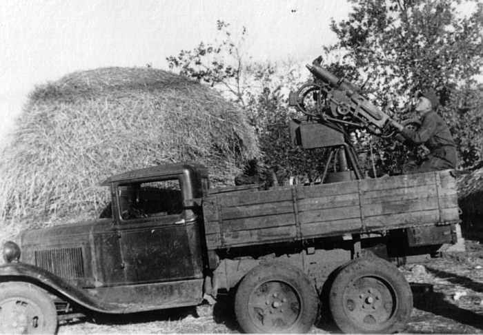 photo WWII 4M Quad Maxims on GAZAAA truck