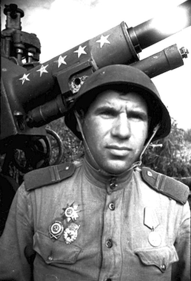 Sgt Suschenko A.I. aside his flak