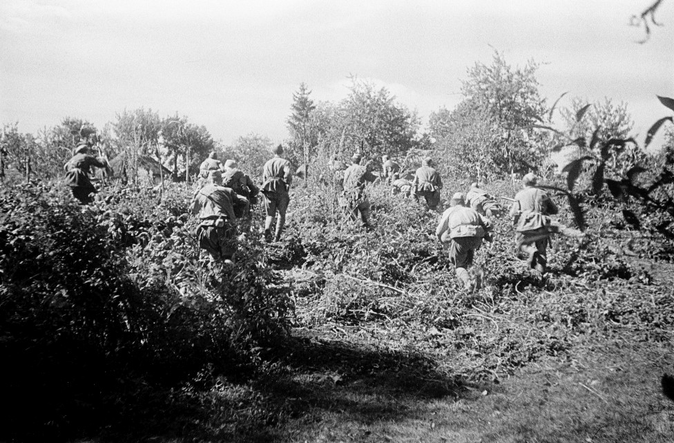 foto photo ww2 WWII Russian troops in attack