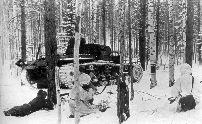 foto photo ww2 WWII Фото ВОВ Soviet soldiers near dead pz.kpfw.III at winter