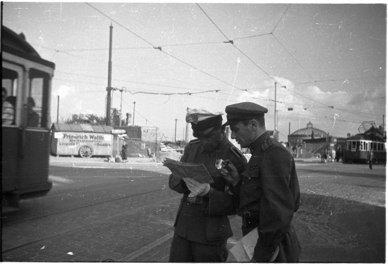 WW2 Russian officer and German polizei photo