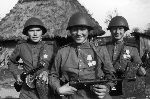 Russian soldiers armed with PPSh submachineguns WWII photo