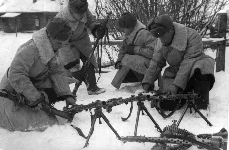 foto photo ww2 WWII Фото ВОВ советские бойцы с трофейными германскими пулеметами МГ34