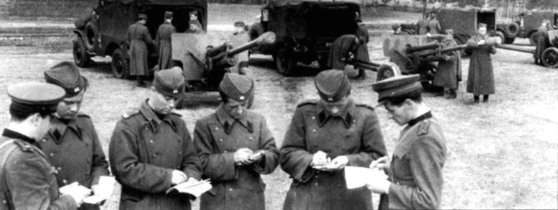 Jугословенски воjници вооружени со Советскиот оружjе ZIS3