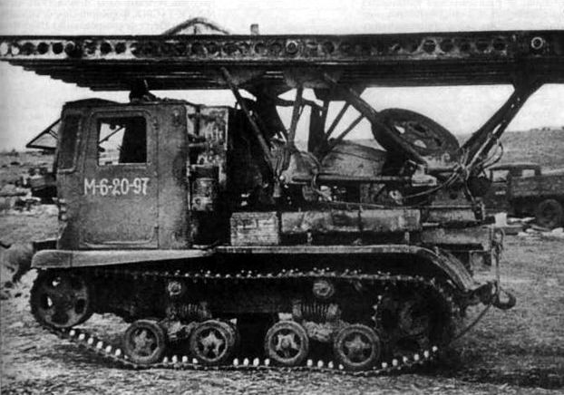 БМ-13-16 на базе трактора СТЗ-5 НАТИ из состава 5-го гвардейского минометного полка Красной Армии, под Харьковом. Юго-Западный фронт, май 1942