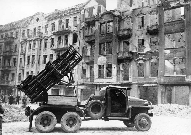 Die sowjetischen Raketenwerfer. Der Grose Vaterlandische Krieg.