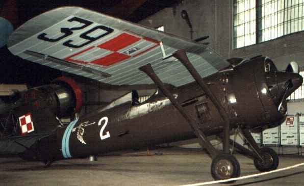 Цветное фото боевой самолет P-11 в музее