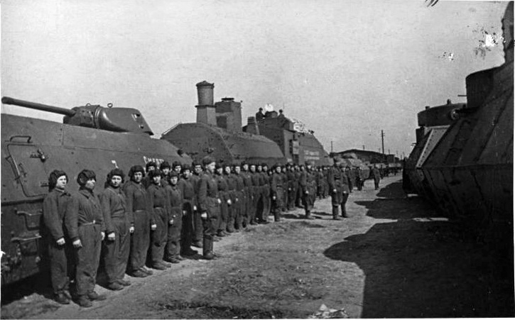 Отряд бронепоездов под командованием П.Я.Пастухова перед отправкой на фронт. Фотохроника ТАСС. 1942
