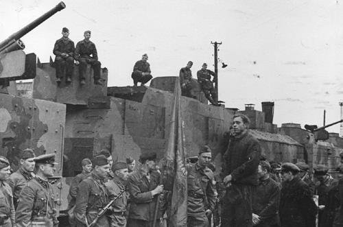 Отправка бронепоезда на фронт 1942 фото ВОВ