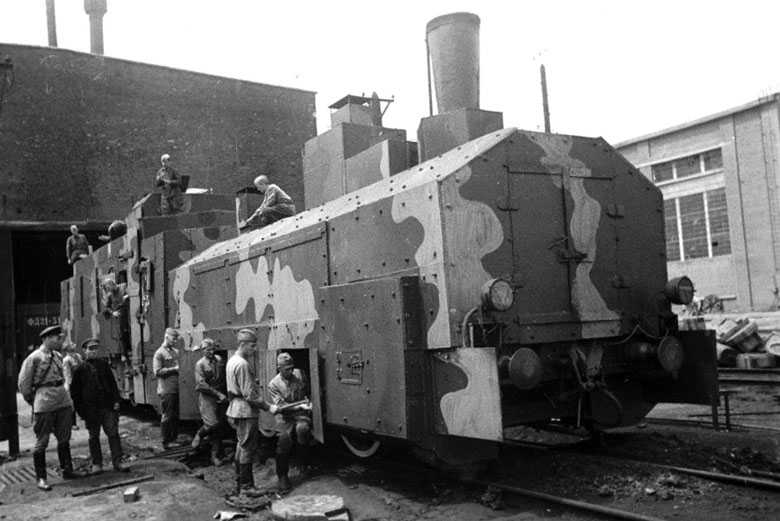 foto Armoured lokomotive PR35 in 1942 of USSR