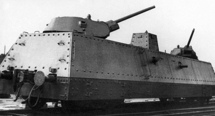 PL42 railcar of Za Stalina armored train with T-34 turrets WW2 foto.