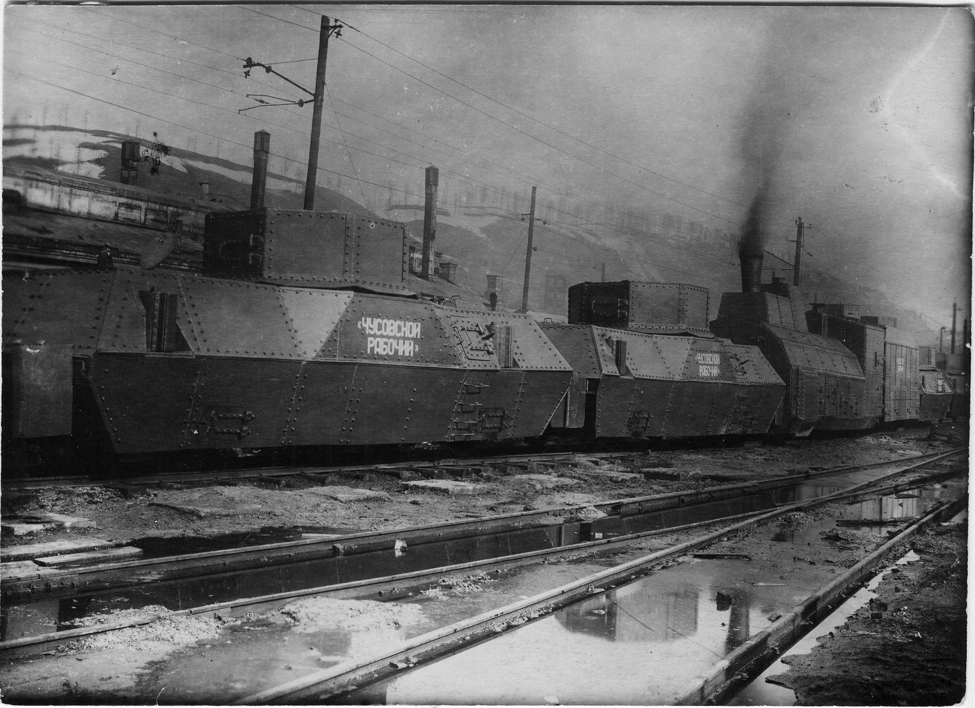 Изготовление бронепоездов типа ОБ-3 велось одновременно на 9 заводах НКПС и в 43 железнодорожных депо