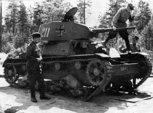 подбитый финский танк Т-26 (ХТ-133) Советская бронетехника в финской армии