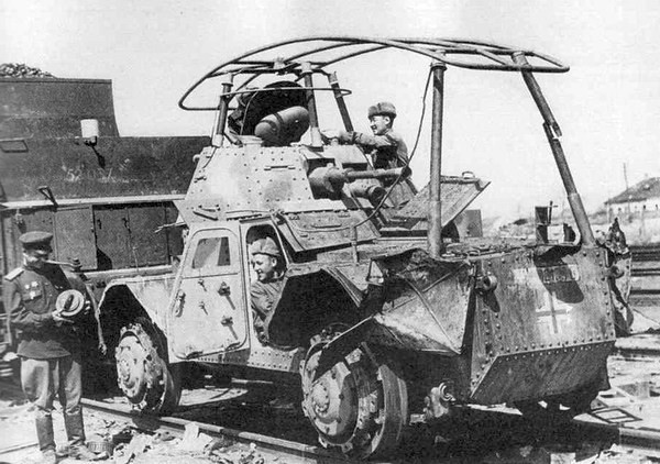 трофейный (бывший французский) бронеавтомобиль Панар Р204(f) железнодорожный, 1944