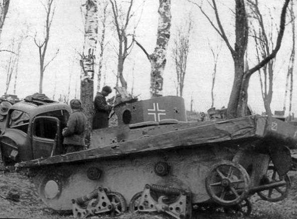 разбитый Т-37А в 1943