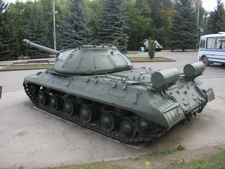 ИС3 Soviet heavy tank IS3 Двигатель: дизельный, В-11. мощность 520 л.с. Вооружение: 122 мм пушка Д-25Т