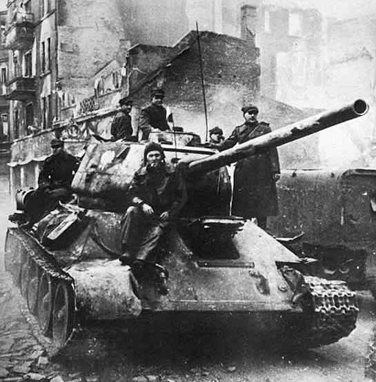 photo  WWII Polish T-34/85