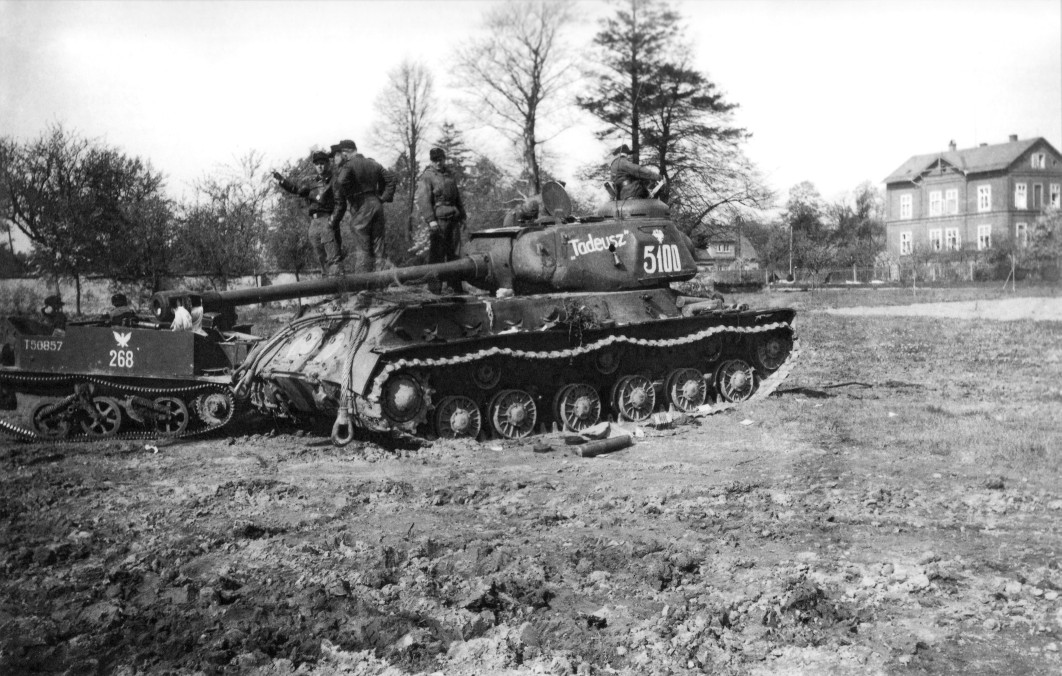 photo foto WWII WW2 Polish IS-2 and Universal Carrier