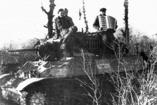 photo foto WWII WW2 Yugoslavian light tank M5 Stuart 1945