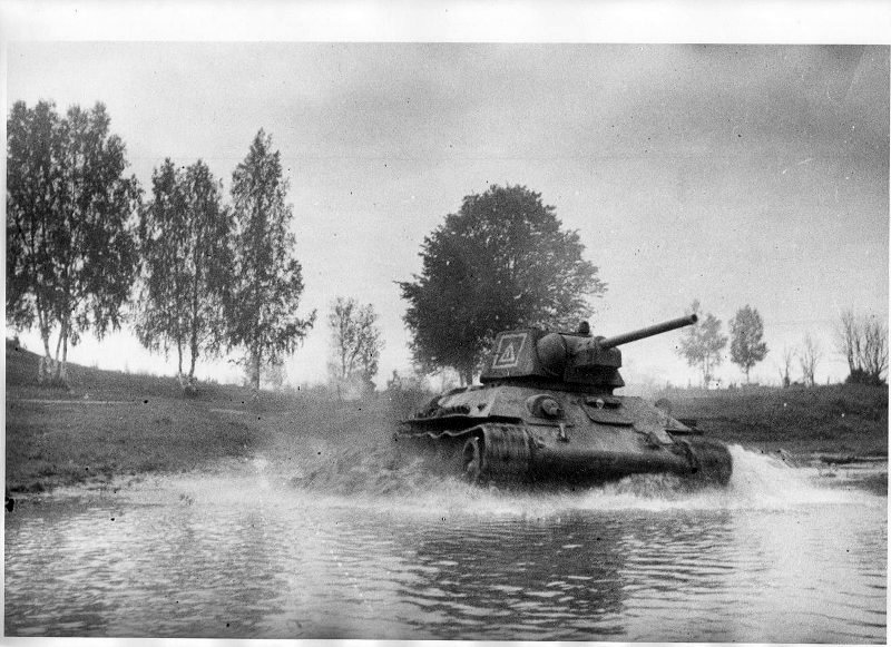sovet-1 attacking T34 in 1943 picture WWII