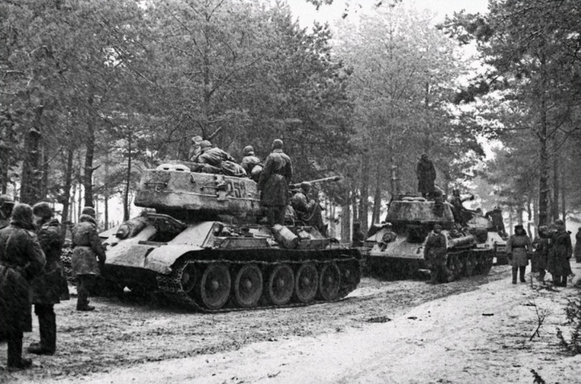 photo ww2 medium tank T-34/85