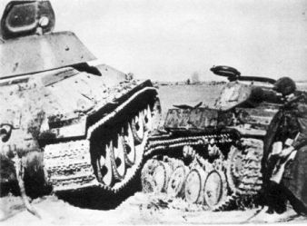 tanque de guerra T.34 e PzII