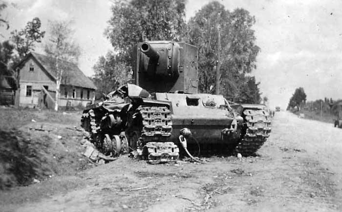 photo ww2 KWII abandoned KV-2 tank red army