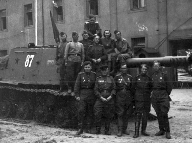 Березин К.И. с друзьями ИСУ-152 wwII picture ISU/152